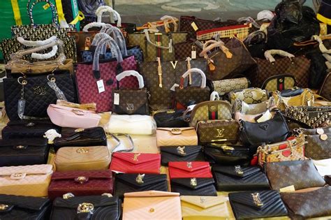 selling counterfeit designer purses